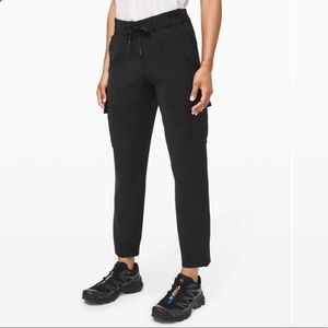 Lululemon black cargo pants size 4